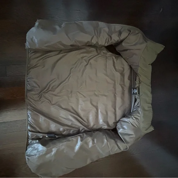 New Balance Olive Puffer Vest - Picture 4 of 6